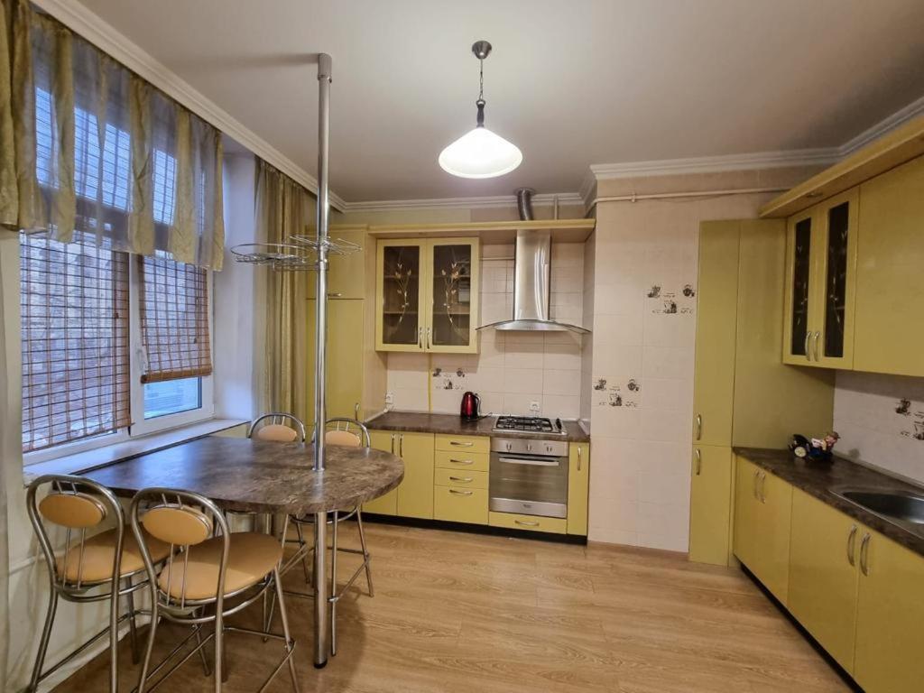 White New Apartments Ultracentral 2-Rooms In The Heart Chişinau Exteriör bild